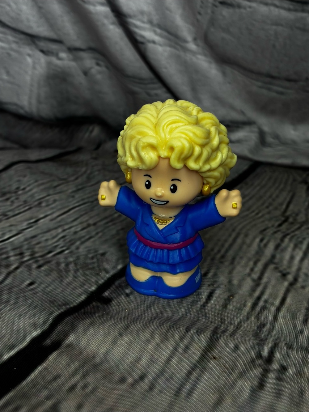 5/$20 Fisher Price Little People Disney Golden Girls Rose Nylund Figure 2021 GUC